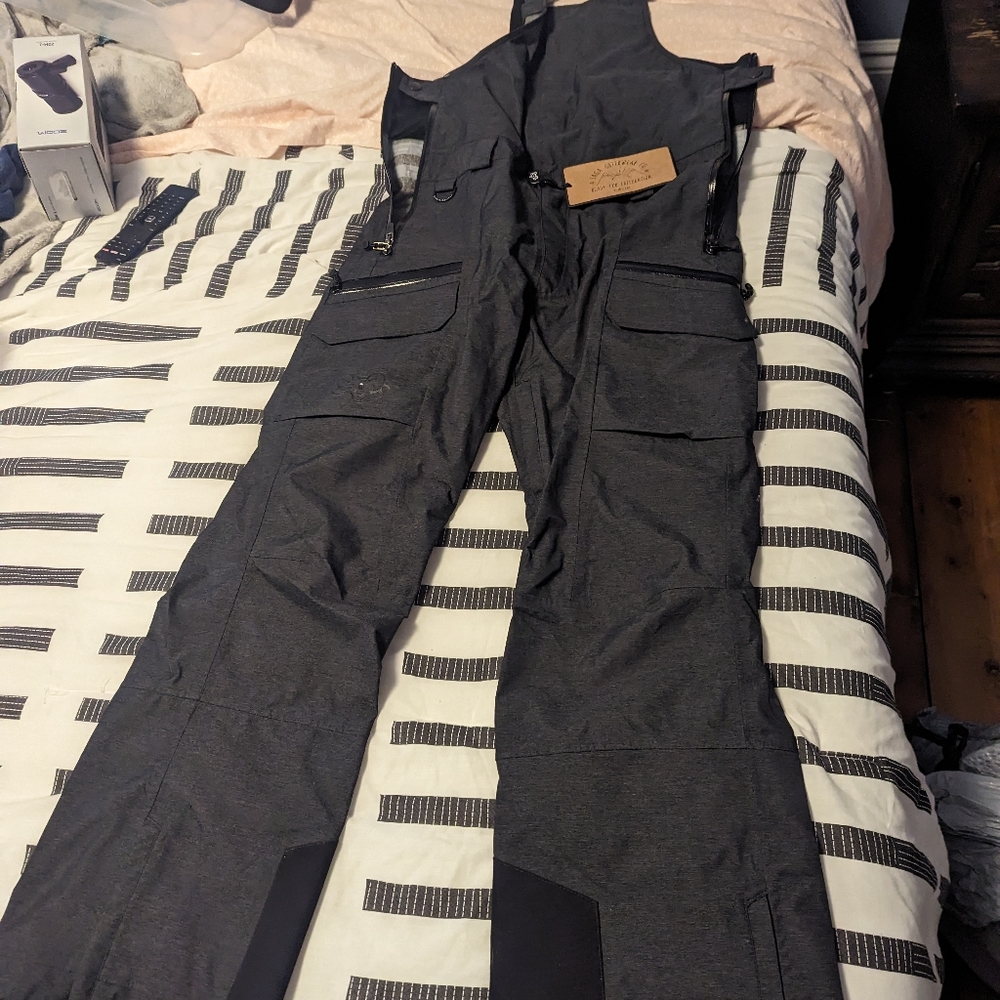 Saga monarch 3L BIB snow pants NEW